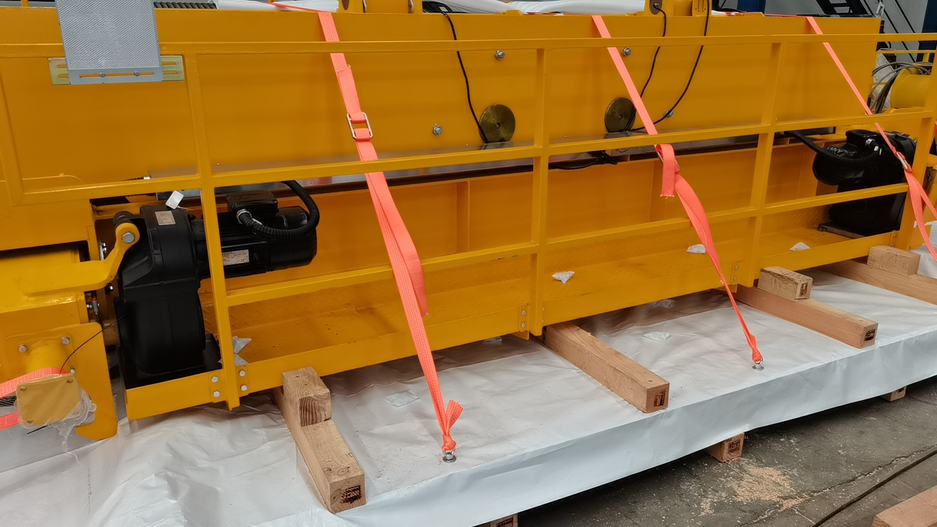 長20米、重40噸的大型設(shè)備木箱，需要注意